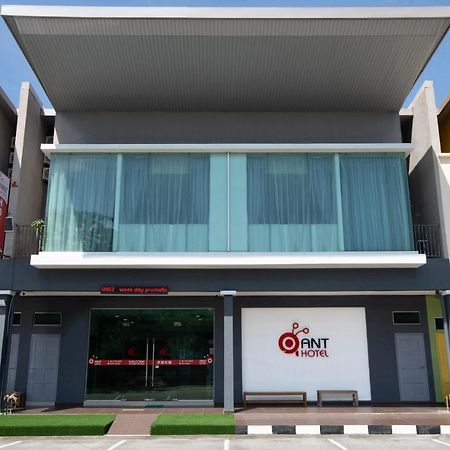 Ant Hotel Malacca Exteriör bild